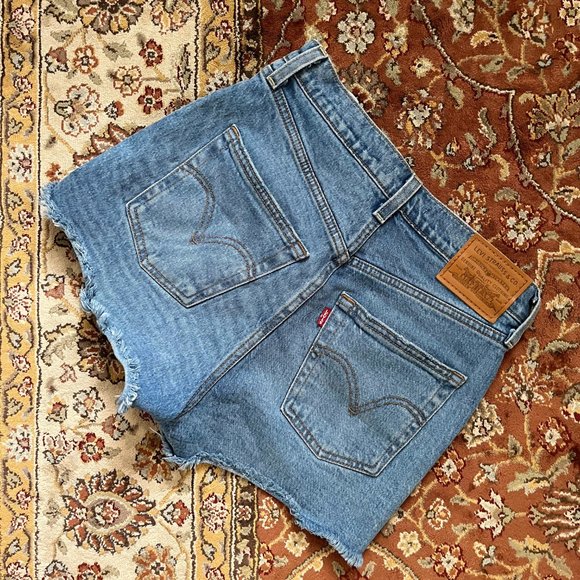 Levi Ribcage Shorts - Picture 2 of 3